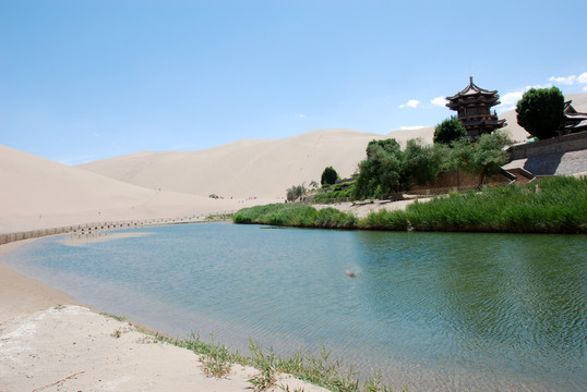 敦煌鸣沙山月牙泉风景区