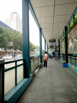 BRT 公交车站牌 地铁站牌