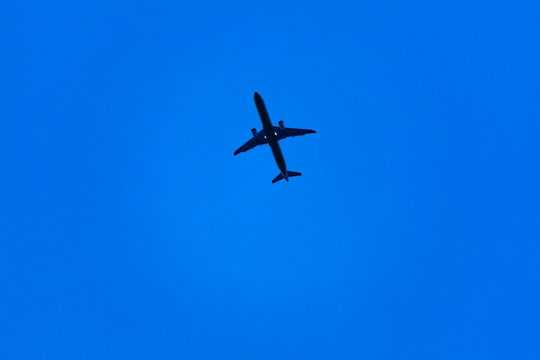蓝天飞机