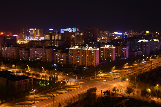 交汇路口夜景