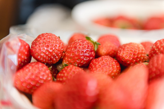 草莓 甜 奶油草莓 水果 夏