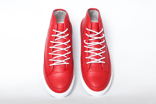 红色休闲鞋