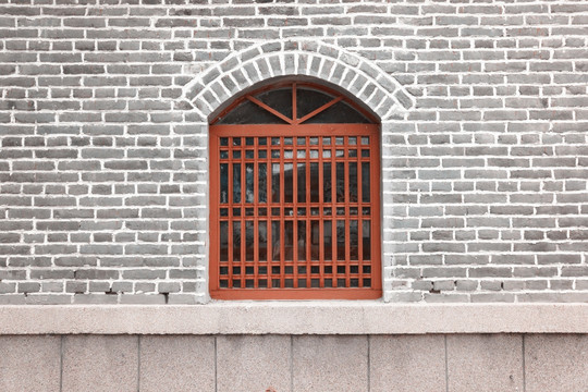 砖墙木窗