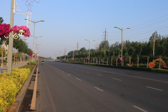 宽阔道路