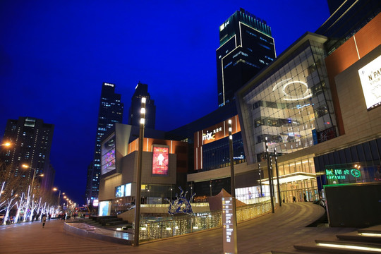 商业建筑夜景图片