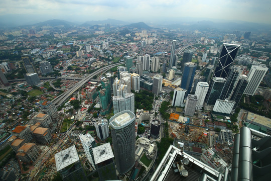 马来西亚吉隆坡双子塔远眺