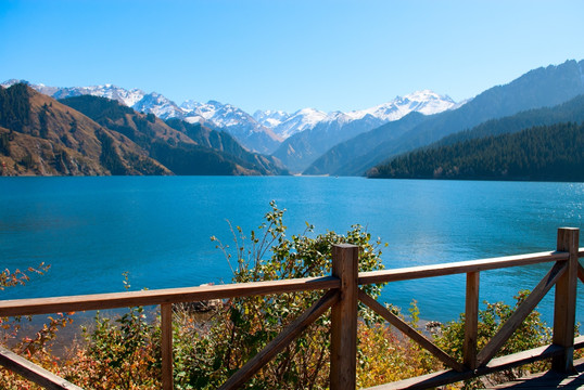 雪山新疆天池风景