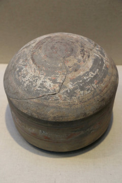 汉代彩绘陶盒