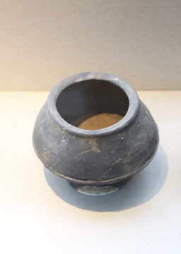 下寨遗址陶器陶罐