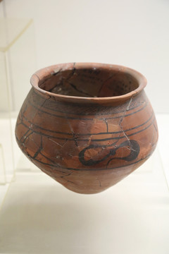 新石器时代仰韶文化的彩陶罐