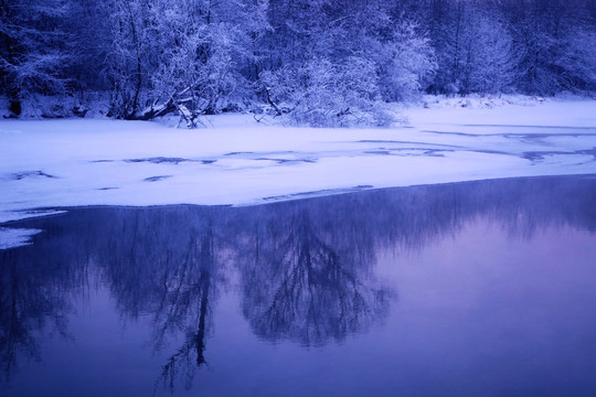 冰河雪景