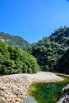 峡谷河流