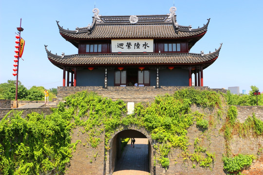 水路萦回城楼