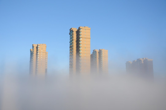 雾中高楼