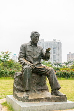 韩维周雕塑