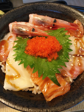 日式海鲜刺身盖饭