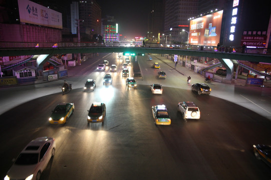 城市道路夜景
