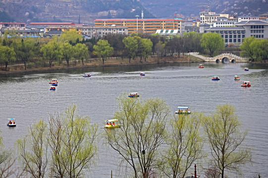 黄帝陵风景区人工湖