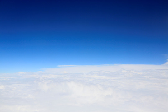飞机航拍 云层之上