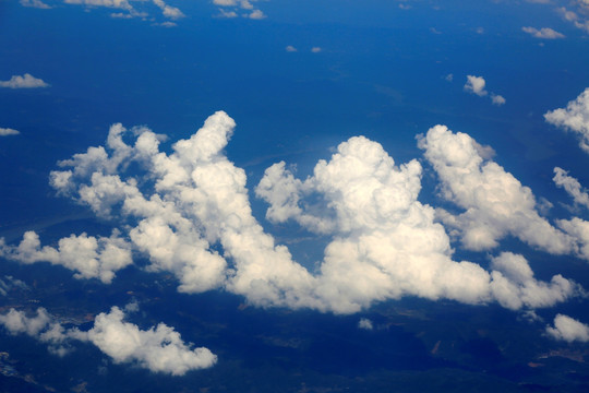 飞机上看天空