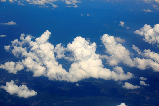 飞机上看天空