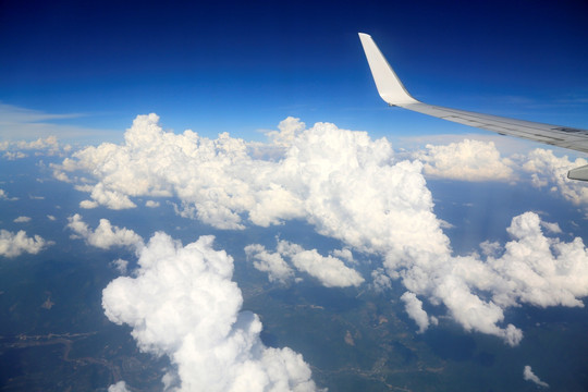 飞机上拍天空