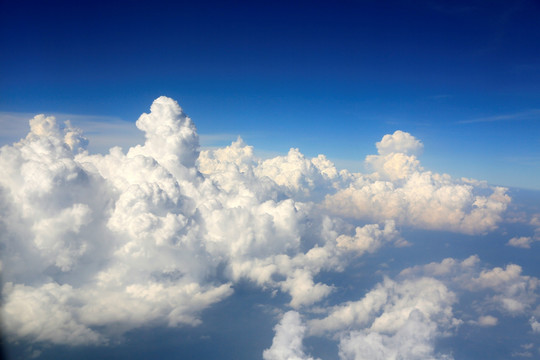 飞机上拍天空