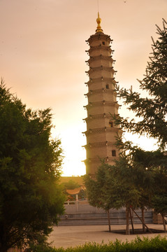 鸠摩罗什寺塔