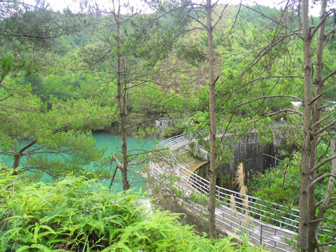 水库堤坝