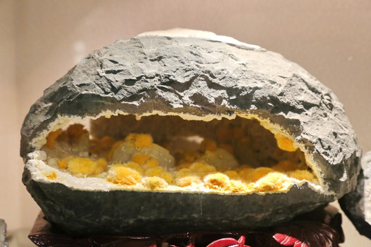缅甸水硅钙沸石原石