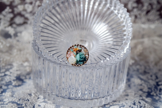 水晶器皿与手工戒指