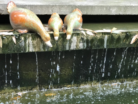 雕塑 三鸭饮水