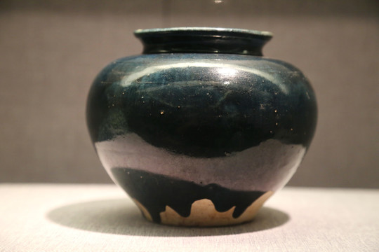 唐代蓝釉瓷罐