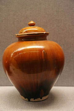 唐代棕釉盖罐