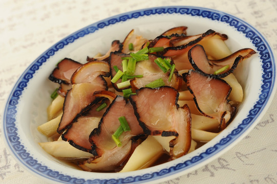 酱肉蒸春笋
