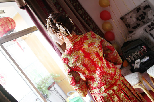 中国传统文化婚礼的新娘装