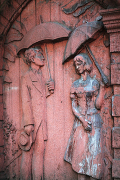 撑伞的情侣 围墙雕塑 上海