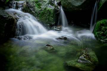 小溪流水 