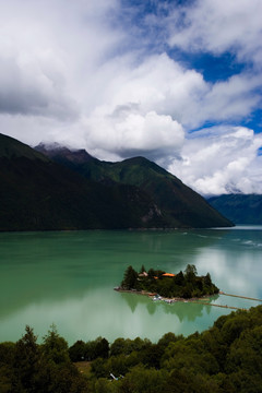西藏巴松措湖