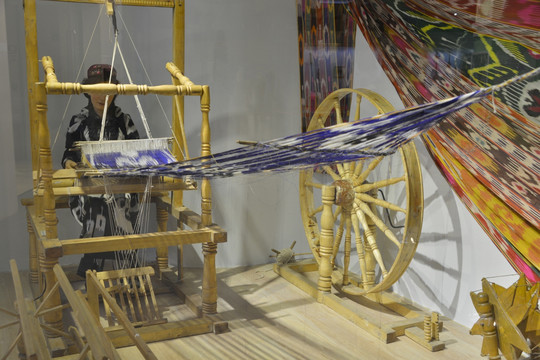 艾德莱丝绸纺织机