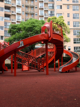 红色滑梯