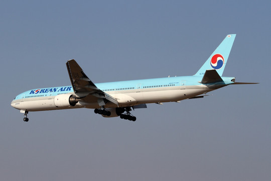 正在降落的飞机 大韩航空