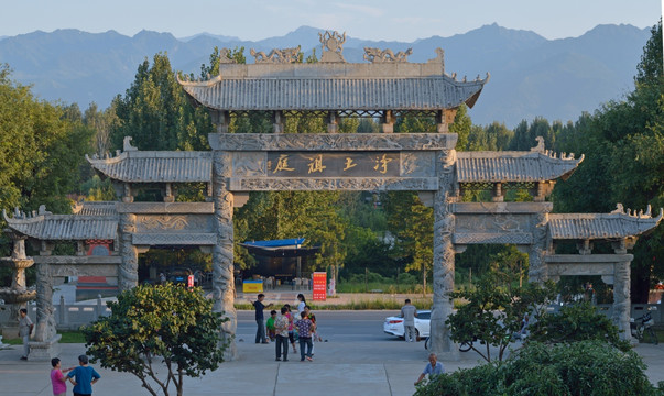 香积寺山门牌坊北侧