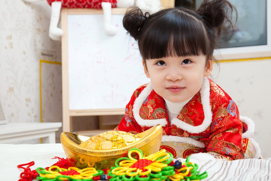 节日中的小女孩