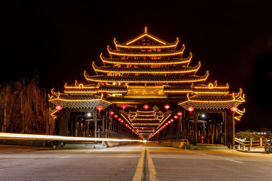 广西三江县风雨桥夜景