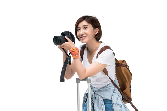 年轻女子带着相机去旅行