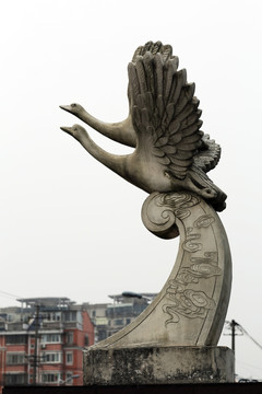 飞翔天鹅雕塑