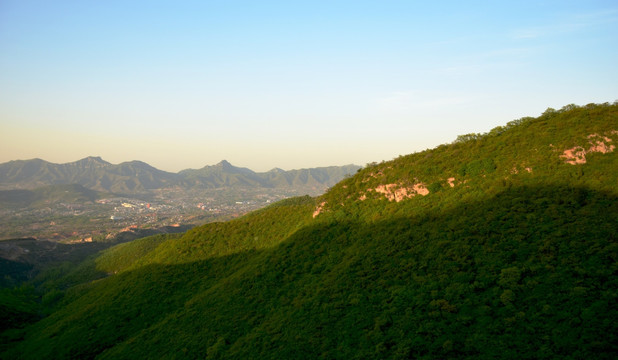近岭远山风景摄影图