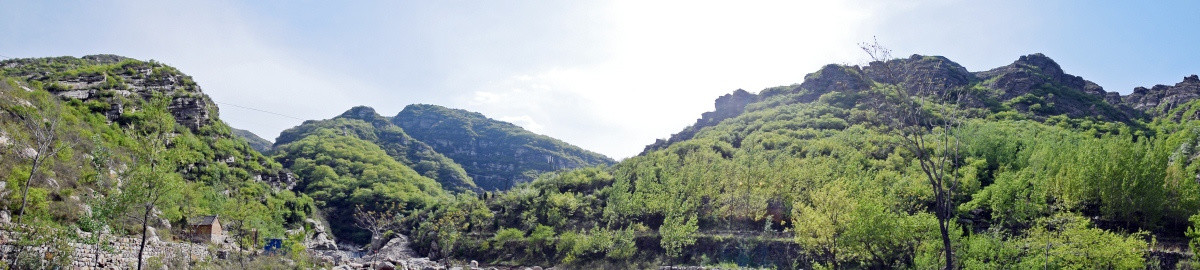 春季的山脉风景
