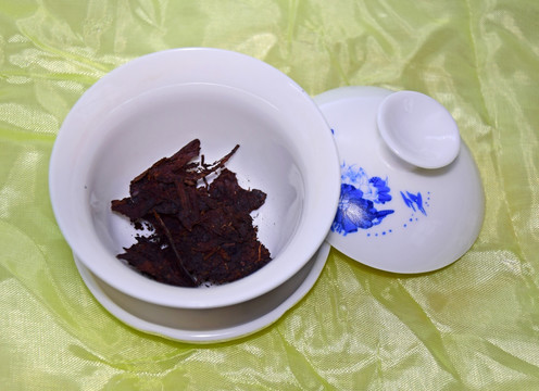 茶杯中的普洱茶